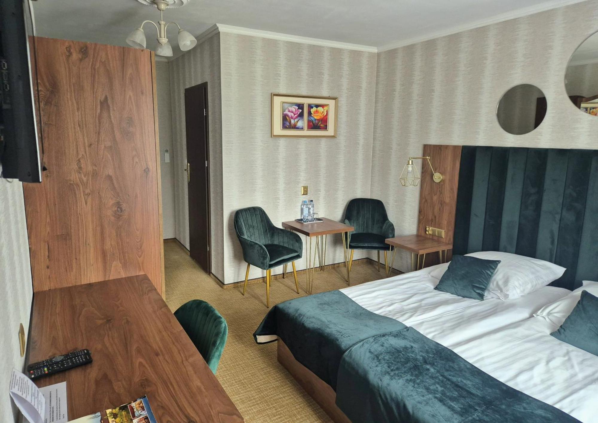 Dworek Nad Stawem & Laznia Piwna Ostrów Mazowiecka Exterior foto
